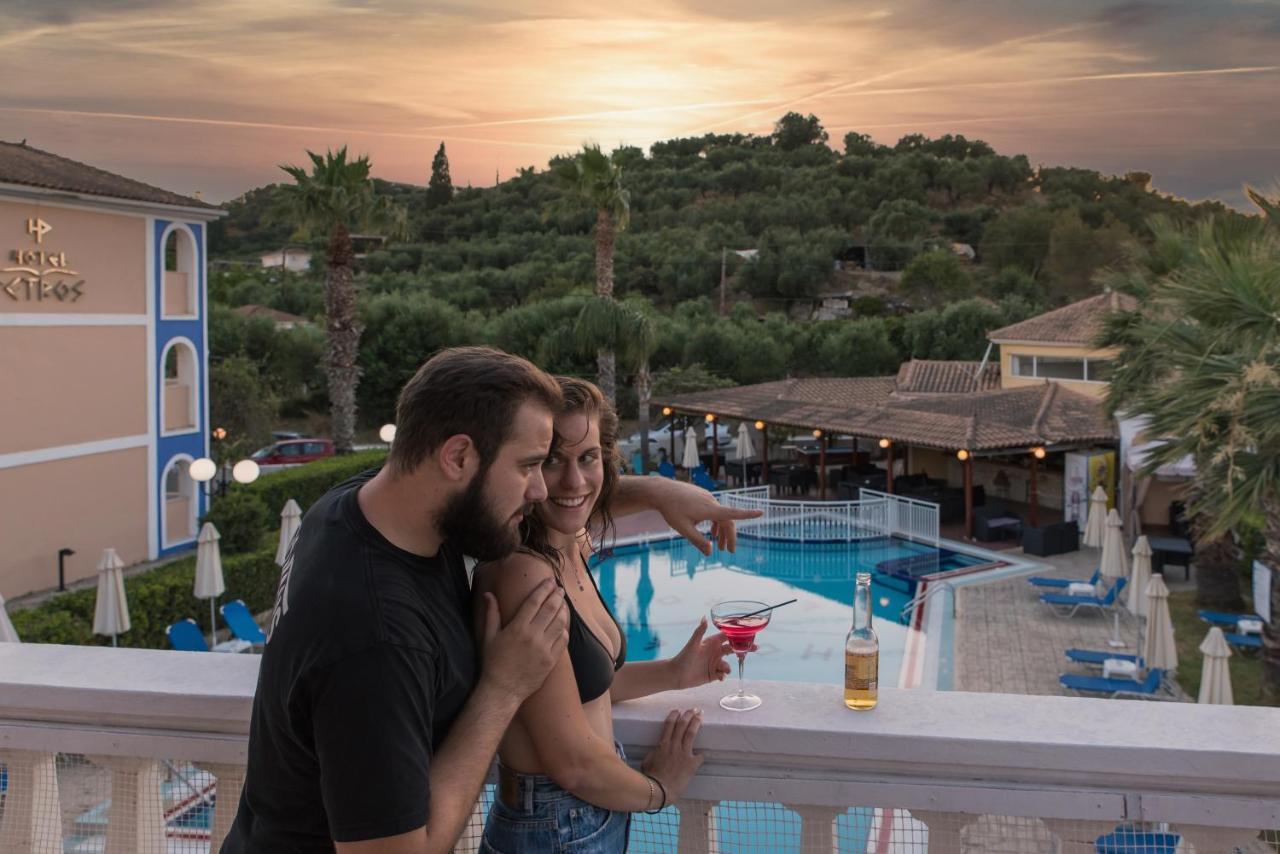 Hotel Petros ซีลีวี ภายนอก รูปภาพ