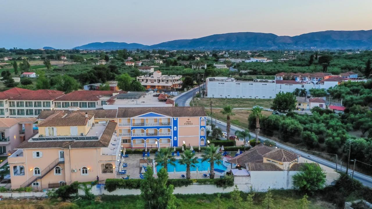 Hotel Petros ซีลีวี ภายนอก รูปภาพ